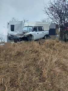 Impact violent între două mașini la Domnești! Una a ajuns pe câmp 1 4b88fad3 122b 47fc 9690 466d616cfede - Impact violent între două mașini la Domnești! Una a ajuns pe câmp