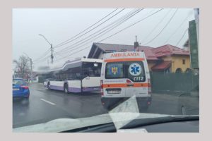 PITEȘTI. Unei persoane i s-a făcut rău în autobuz și a murit 1 Untitled Project 6 - PITEȘTI. Unei persoane i s-a făcut rău în autobuz și a murit