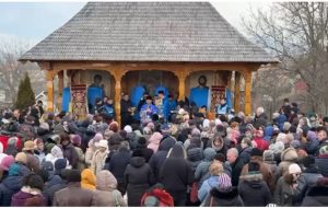 cats 3 - (VIDEO) Slujba de Bobotează la Mioveni. Mii de credincioși au luat Agheasma Mare