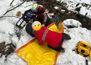 UPDATE: Turistul străin, care a sărit cu un snowmobil în albia pârâului Azuga, a murit la spital 23 472619102 990171489814090 2558660376787715863 n - UPDATE: Turistul străin, care a sărit cu un snowmobil în albia pârâului Azuga, a murit la spital