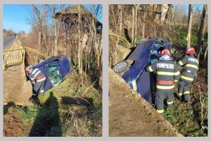 Autoturism căzut în șanț la Costești! Bărbat de 29 de ani asistat de paramedici 1 autoturism cazut Argeș