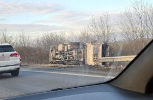 554e05f1 e4be 4596 91f0 3188e05e4131 - (VIDEO) Accident pe A1! Dubă răsturnată