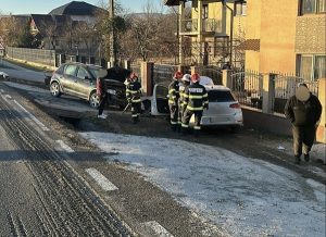Accident cu victimă pe DN 7! Un tânăr de 21 de ani a intrat cu mașina într-un vehicul parcat 17 641e913d 13da 4364 b661 e3a59197ab7f - Accident cu victimă pe DN 7! Un tânăr de 21 de ani a intrat cu mașina într-un vehicul parcat