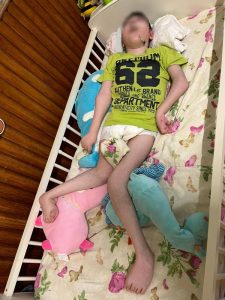 Centre ale groazei! Copii cu dizabilităţi ținuți în mizerie și trataţi cu medicamente expirate 8 Joszef iulie CRCDN Trebely 3 Copy - Centre ale groazei! Copii cu dizabilităţi ținuți în mizerie și trataţi cu medicamente expirate