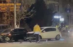 (VIDEO) Accident în Pitești! Impact între două mașini 7 96c06a90 2f45 4ef7 89ed 7ce4282d2965 - (VIDEO) Accident în Pitești! Impact între două mașini