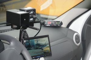 Șoferiţă vitezomană trasă pe dreapta de poliţişti! Circula cu 131 de km/h prin Stâlpeni 1 Politie 3 - Șoferiţă vitezomană trasă pe dreapta de poliţişti! Circula cu 131 de km/h prin Stâlpeni