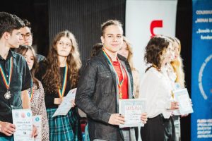Cum poţi termina liceul la 15 ani! 1 olimpici liceu premiere