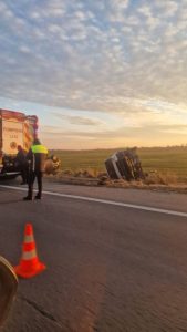 3e8f3d07 0a24 4716 b3ed a70fd03021d3 - (VIDEO) Accident grav pe A1! Mașini răsturnate