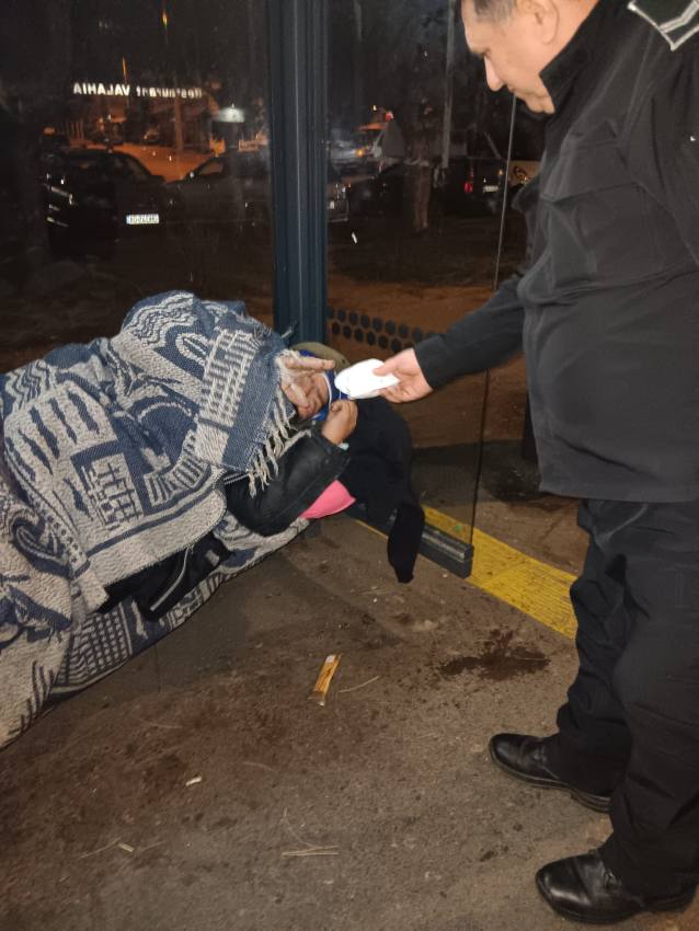 politisti locali Pitești ajuta