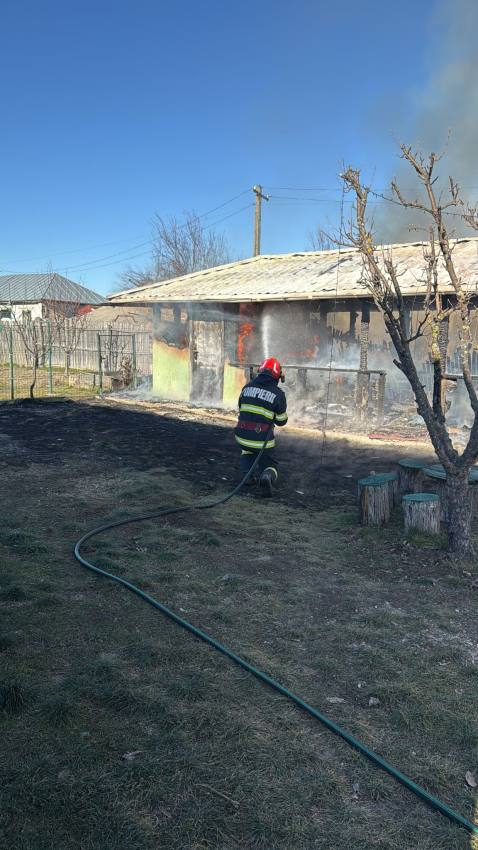 ARGEȘ. Incendiu izbucnit într-o gospodărie din comuna Vedea 1 WhatsApp Image 2025 01 17 at 12.04.16 - ARGEȘ. Incendiu izbucnit într-o gospodărie din comuna Vedea