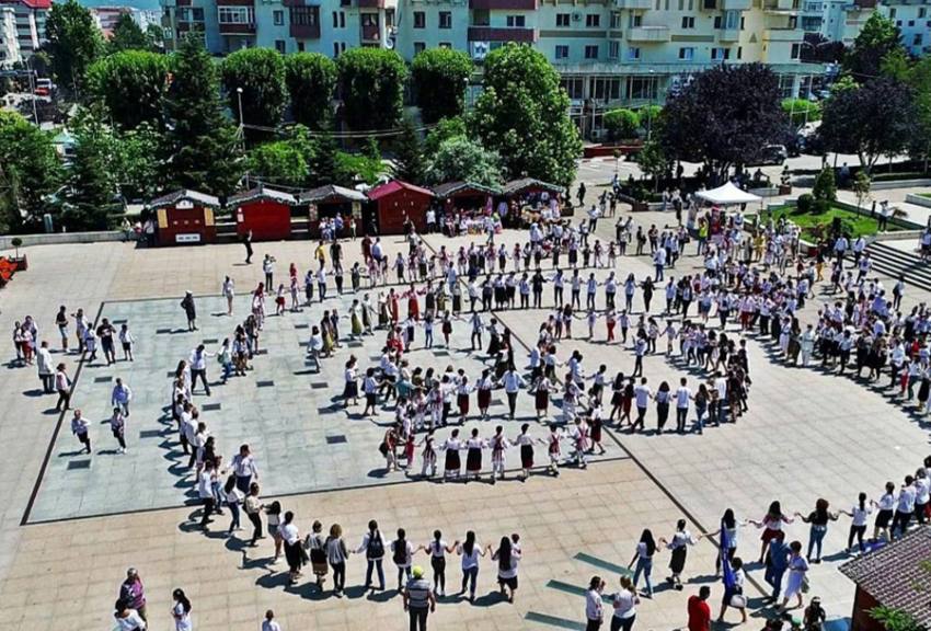 hora unirii la mioveni Sursă foto: FB Primăria Orașului Mioveni.