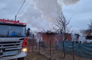 b308432c 827d 4e22 a84e c9d43d70202f - Incendiu în Cicănești! Acoperișul unei case a luat foc