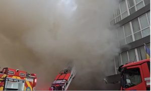Incendiul puternic izbucnit la o clădire de birouri din Slatina a fost lichidat. În ajutor au fost și pompierii argeșeni 29 cats 1 - Incendiul puternic izbucnit la o clădire de birouri din Slatina a fost lichidat. În ajutor au fost și pompierii argeșeni