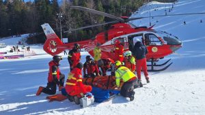 Minivacanță plină pentru salvamontiști! Peste 350 de persoane au fost salvate de pe munte 2 accident schior elicopter