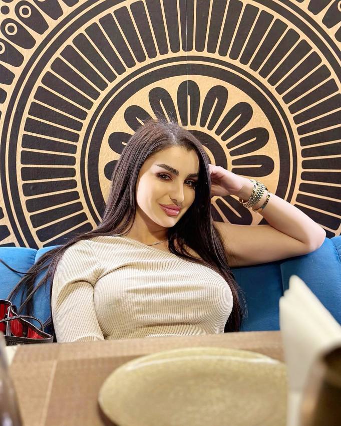 Argeșeanca Larisa Popa, cunoscută prin relația cu Pescobar, concurează la Survivor! 1 Larisa Popa3 - Argeșeanca Larisa Popa, cunoscută prin relația cu Pescobar, concurează la Survivor!