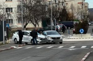 c99c79bf 88c2 48ca bfe2 62d60391aba1 - Accident în Mioveni! Două mașini s-au ciocnit în A-uri