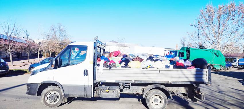 5 tone de haine aruncate de piteșteni, în mai puțin de o lună 2 haine reciclate pitesti - 5 tone de haine aruncate de piteșteni, în mai puțin de o lună