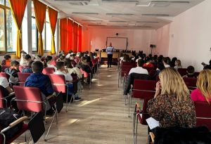 980b4e7c 2d2c 4eae b33c 3429351ca320 1 - Poliția Locală Pitești, în mijlocul elevilor! Campanie pentru prevenirea violenței în școli