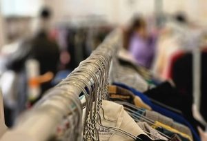 475753648 1150868613056218 2048168036653475515 n - Haine gratuite pentru copiii până în 12 ani din familii cu venituri sub 4.000 lei lunar