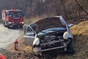 e060db06 36be 4ccf a4d4 96d51a64bca6 - Accident în Valea Iașului! Autoturism ieșit în decor