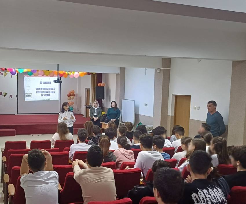 Ziua Nonviolenței în Școlile din Argeș – o lecție despre respect și bun simț 1 750b9e99 742d 434c a824 49381aee9d4b - Ziua Nonviolenței în Școlile din Argeș – o lecție despre respect și bun simț