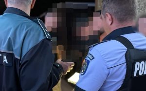 politia actiunea blocada - Stâlpeni. Scandal în familie! Tânăr reținut după ce și-a agresat propria mamă