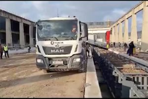 Autostrada Sibiu-Pitești: Primele grinzi sunt produse pentru secțiunea Boița-Cornetu 1 Sursă foto: Screenshot FB Cristian Pistol.