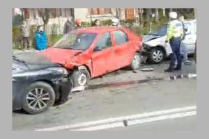 (Video) Accident cu 5 mașini implicate în Pitești! Două persoane rănite! 1 accident 5 masini Pitesti