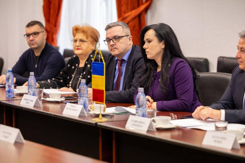 sbo cu ambasadorul Confederației Elvețiene, E.S. Massimo Baggi Sursă foto: FB MMFTSS.