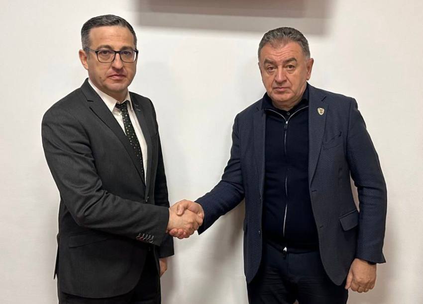 Cristian Gentea cu Gherghe1 Sursă foto: Primăria Municipiului Pitești.