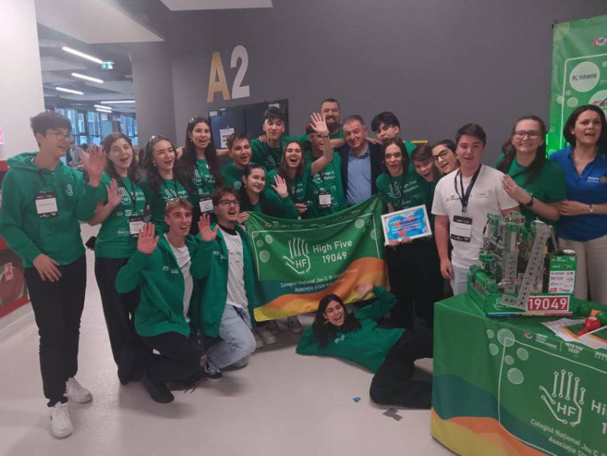 Campionatul Regional de Robotică FIRST Tech Challenge deschidere Sursă foto: FB Cristian Gentea.