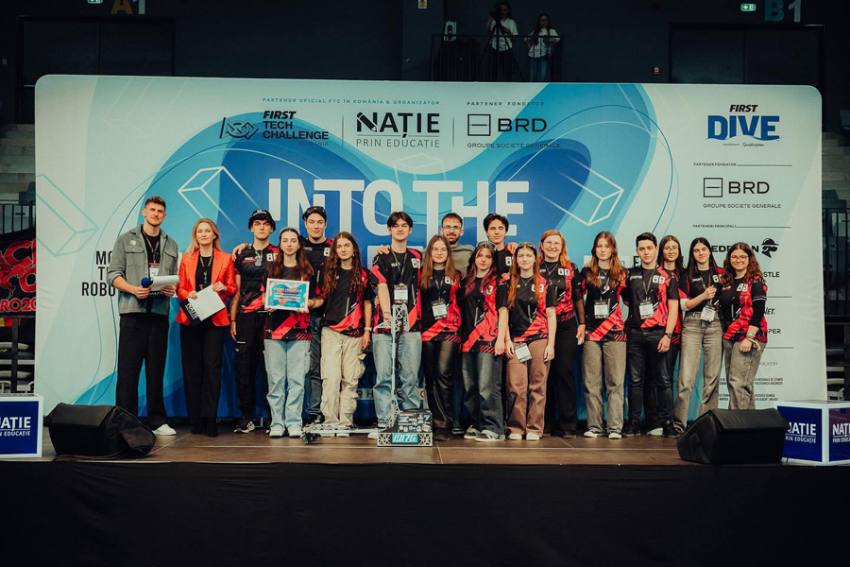 Demonstrații interactive și experimente practice. Broboții #19176 de la CN „Ion C. Brătianu”, eveniment inedit la Pitești 2 Sursă foto: FB Primăria MUnicipiului Pitești.