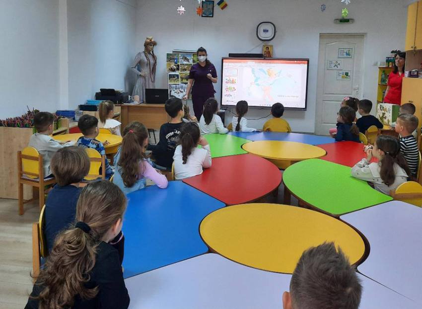 campanie de educație sanitară stomatologică la gradinita Sursă foto: FB Primăria Orașului Mioveni.
