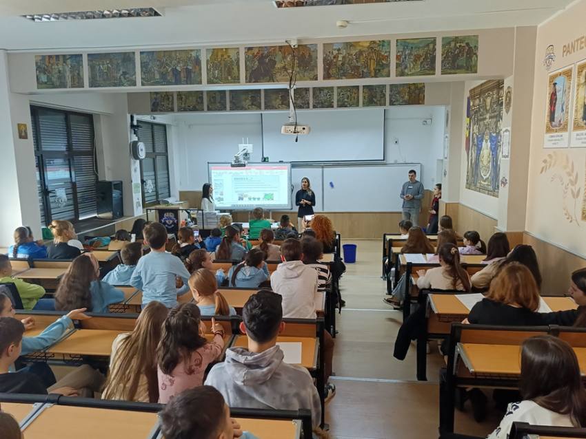 iulia zamfirescu elev i 2 Sursă foto: FB Primăria Orașului Mioveni.