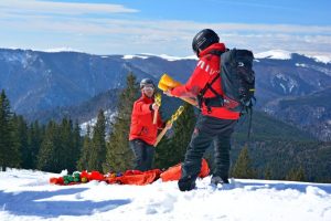 O persoană a murit și 36 au fost salvate de pe munte în ultimele 24 de ore 1 salvamont munte