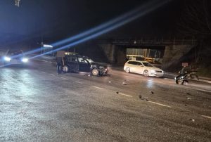 Impact violent în Pitești! Mașină avariată 1 282fe04a 91fa 4955 9c9a 1824bd46d0b0 - Impact violent în Pitești! Mașină avariată