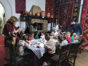 Muzeul Municipal Câmpulung a început înscrierile. Atelierul „Făbricuța de mărțișoare” te așteaptă!” 1 Sursă foto: FB Muzeul Municipal Câmpulung