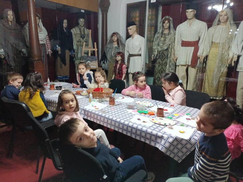 Muzeul Municipal Câmpulung a început înscrierile. Atelierul „Făbricuța de mărțișoare” te așteaptă!” 3 Sursă foto: FB Muzeul Municipal Câmpulung