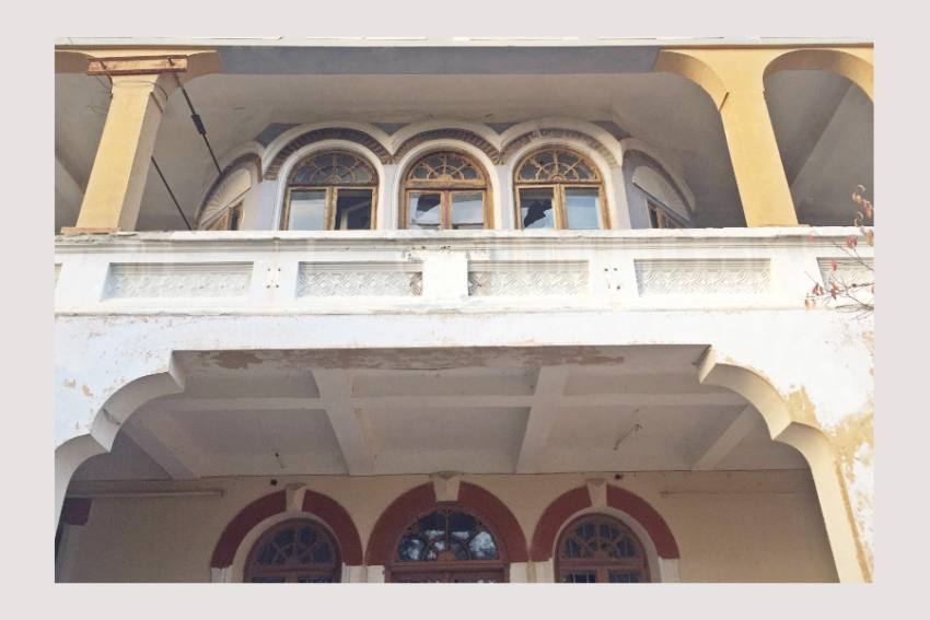 Conacul din Leordeni este scos din nou la vânzare 2 Conacul din Leordeni