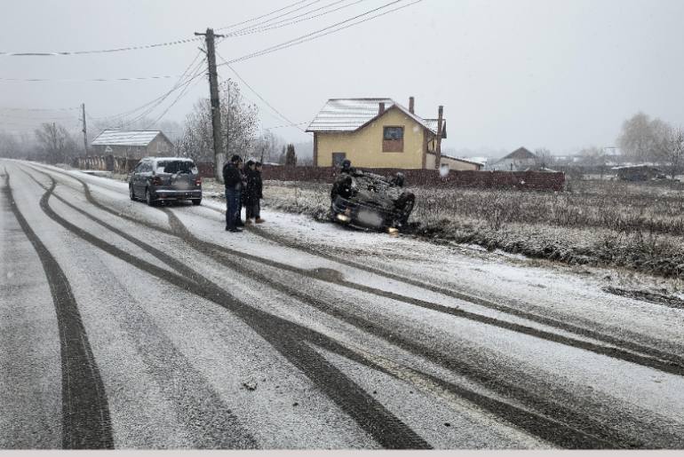 (Video) Victime carbonizate! Un autoturism care s-a răsturnat la ieșirea de pe A1 a luat foc 4 1444 - (Video) Victime carbonizate! Un autoturism care s-a răsturnat la ieșirea de pe A1 a luat foc