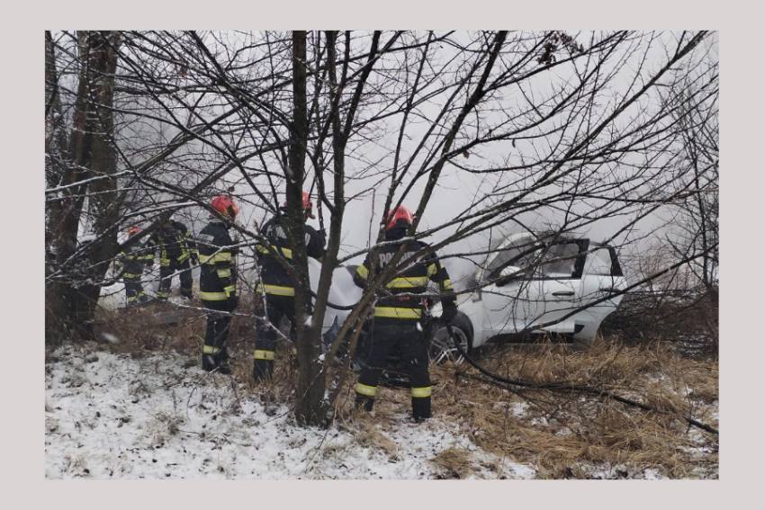 (Video) Victime carbonizate! Un autoturism care s-a răsturnat la ieșirea de pe A1 a luat foc 1 masina rasturnata a ars A1