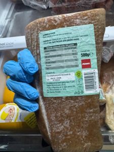 476366628 1075424517951480 1035910480419040716 n - Bătrâni tratați cu medicamente expirate și ținuți în mizerie