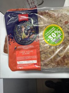 476436138 1075424651284800 3123253159446632462 n - Bătrâni tratați cu medicamente expirate și ținuți în mizerie