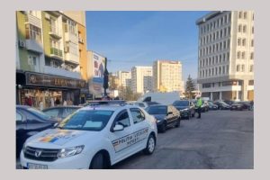 Atenție piteșteni! Oprirea neregulamentară se sancționează 1 masini politisti amenzi