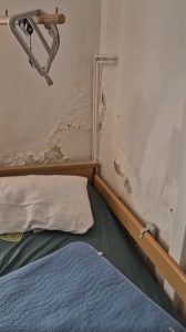 Bătrâni tratați cu medicamente expirate și ținuți în mizerie 2 cats1 - Bătrâni tratați cu medicamente expirate și ținuți în mizerie