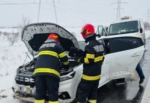 171d9aa7 5f47 40fd b2a2 ce3398fca898 - Încă un accident pe A1! Impact între o mașină și o dubă