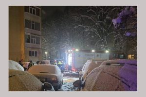 Două autoturisme în flăcări la Pitești! 1 interventie pompieri Pitesti