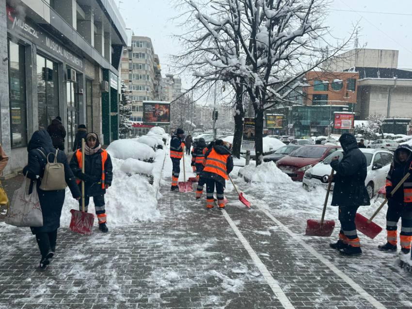 deszapezire pitesti 6 - Ninsoarea continuă – se intervine permanent pentru deszăpezire, în Pitești!