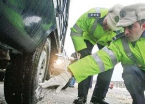 peste 250 74489 - Aventură periculoasă pe zăpadă! Șofer prins cu anvelope de vară pe drumurile din Argeș