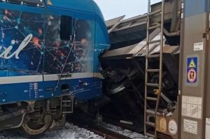 cats 1 - Accident feroviar grav în Olt! Şeful unuia dintre trenuri a decedat